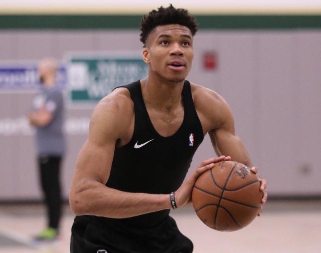 松击败对手 松击败对手